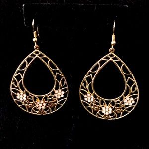 GOLD TONE LARGE TEAR DROP DANGLE EARRINGS